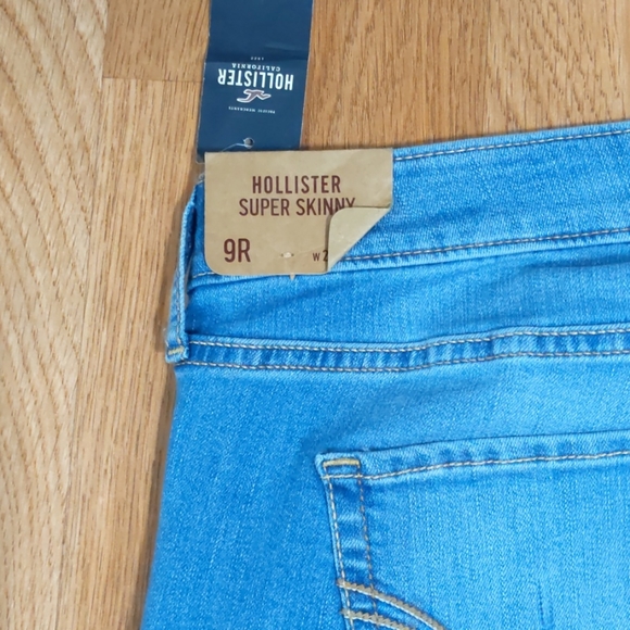 NWT. Ladies Hollister jeans Sz. 9 W 29 " x L 31" - Picture 10 of 12
